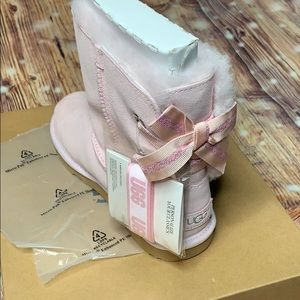Customizable baby pink bailey UGGs!! NWT